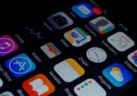 Ilustrasi desain iPhone terbaru menjelang peluncuran generasi ke-18